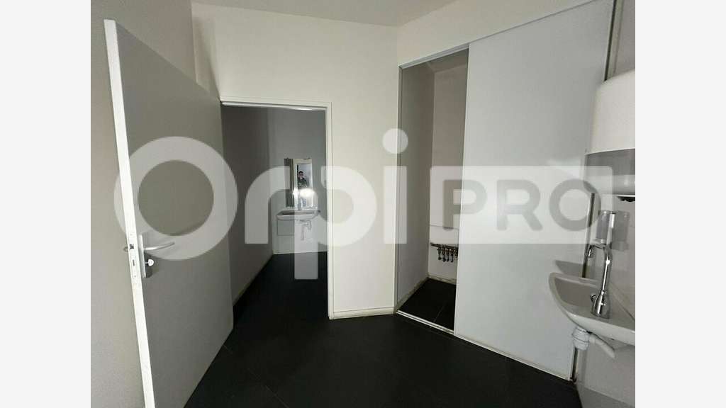 Local commercial loué 325m² à vendre à Limoges