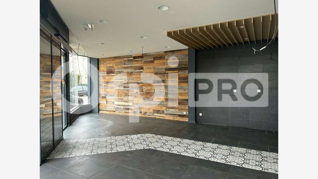 Local commercial loué 325m² à vendre à Limoges