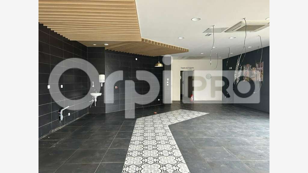 Local commercial loué 325m² à vendre à Limoges