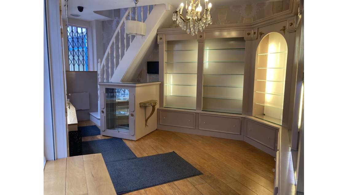 Local commercial sur 4 niveaux en plein coeur de