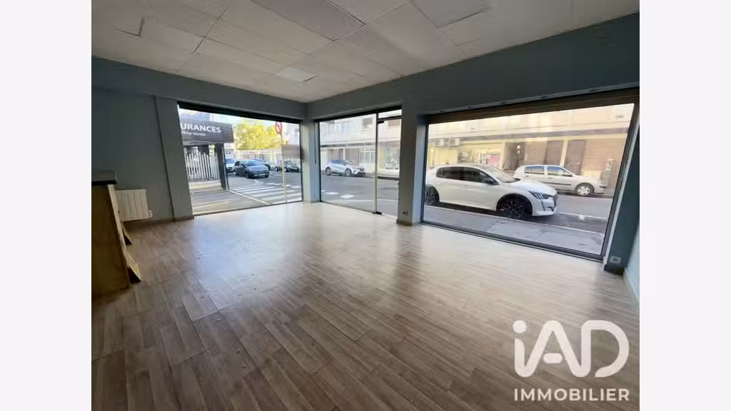 AV local commercial 63m² à Alençon rue commerçante