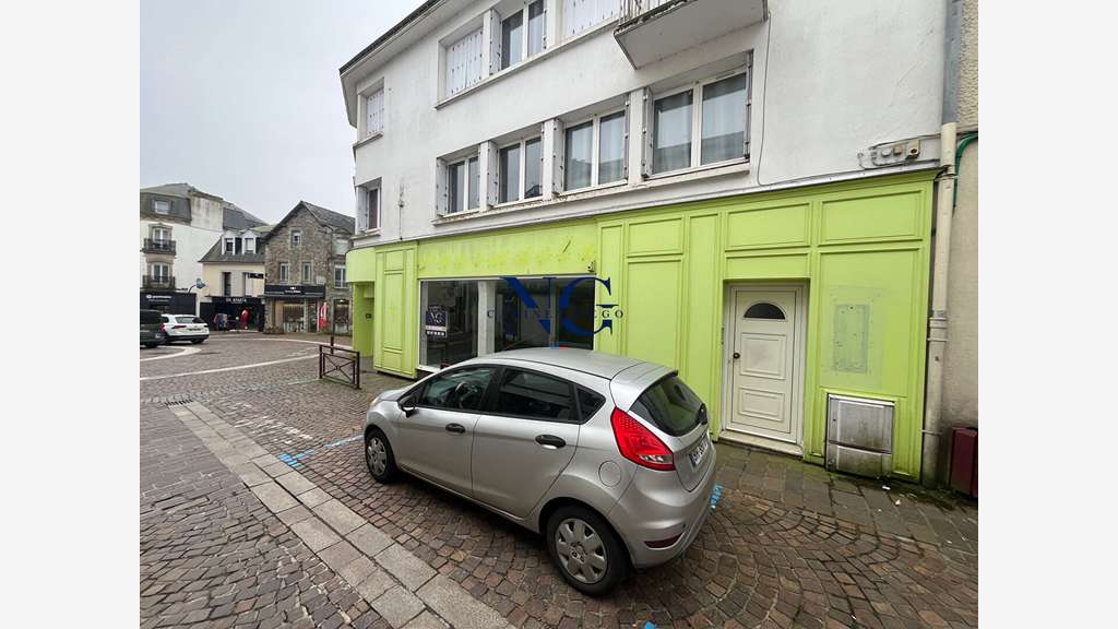 AV local d'exception 290m² empl premium à Locminé