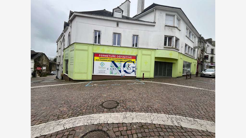 AV local d'exception 290m² empl premium à Locminé