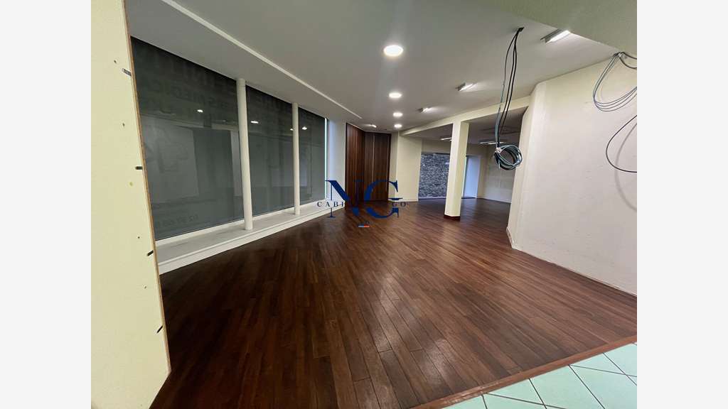 AV local d'exception 290m² empl premium à Locminé