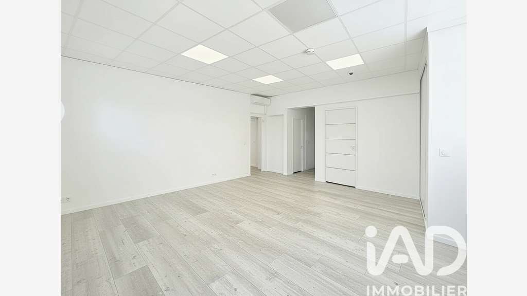 Vente local commercial 101m² en 1ere ligne à Lons