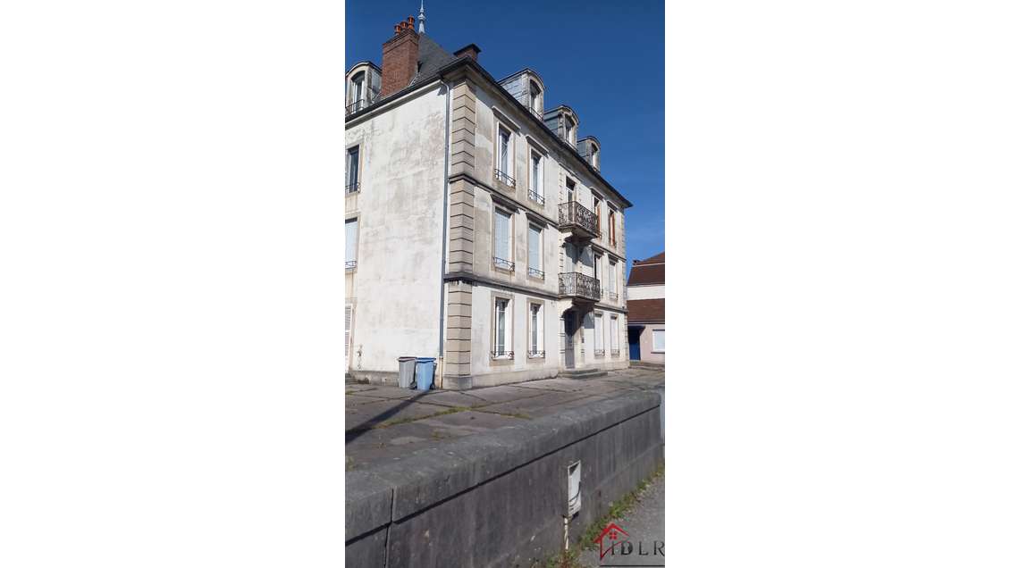 Vente local professionnel 75m² à Lons-le-Saunier