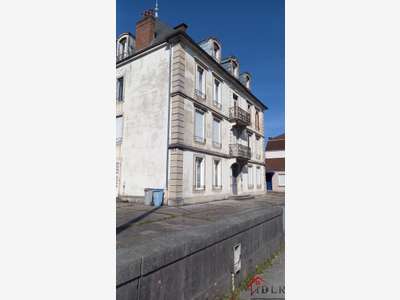 Vente local professionnel 75m² à Lons-le-Saunier