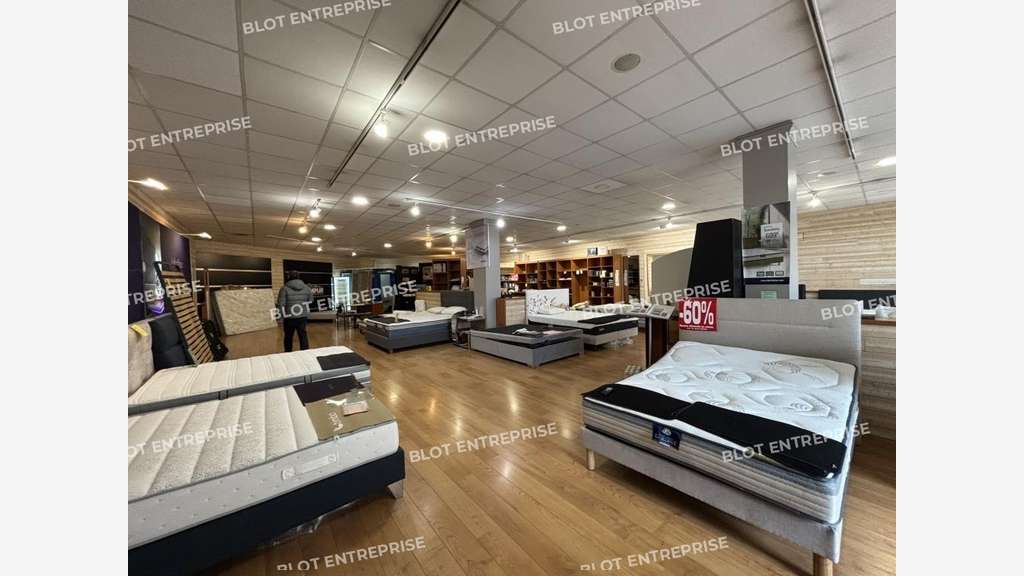 A louer à vendre local commercial 260m² à Lorient