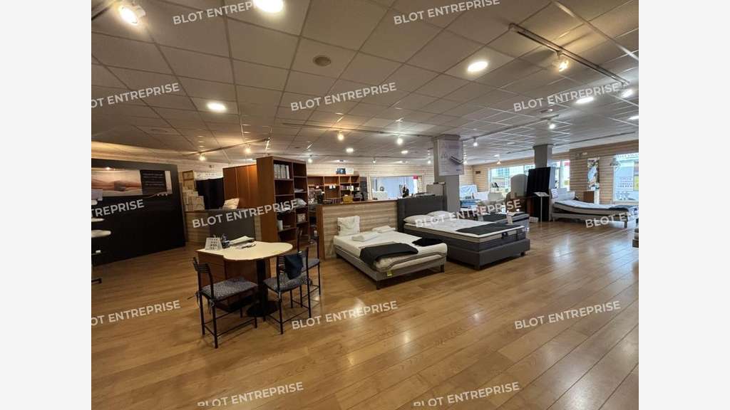 A louer à vendre local commercial 260m² à Lorient