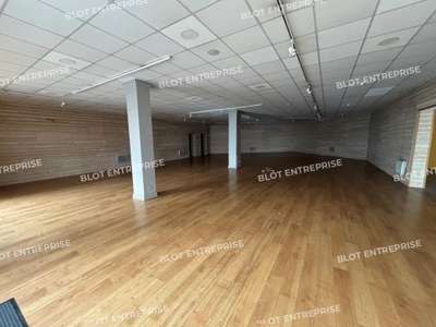 A louer à vendre local commercial 260m² à Lorient