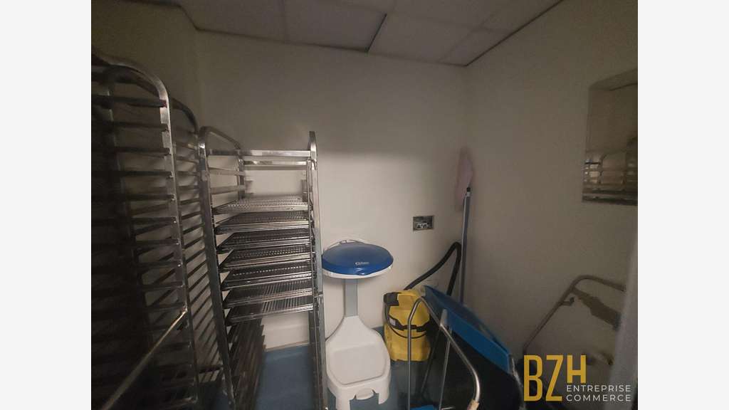 A vendre local commercial 250m² à Caudan Kerpont