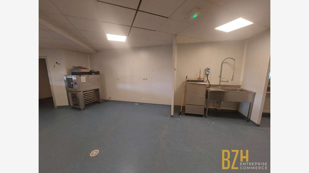 A vendre local commercial 250m² à Caudan Kerpont