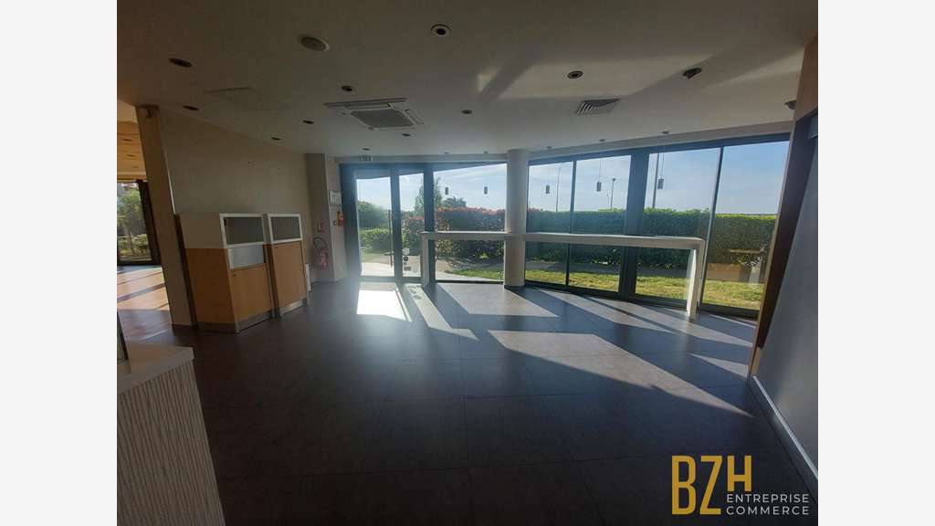 A vendre local commercial 250m² à Caudan Kerpont