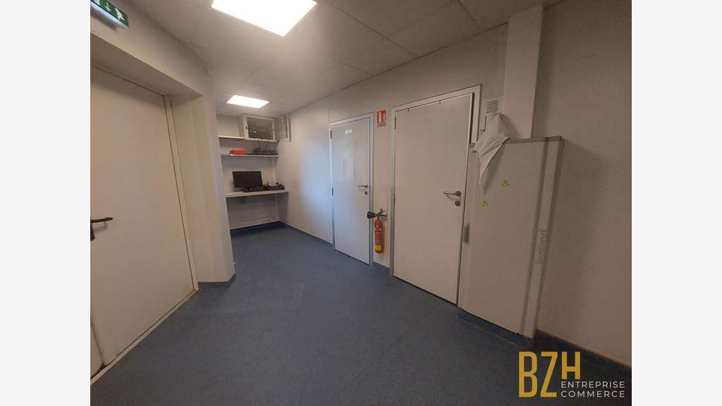 A vendre local commercial 250m² à Caudan Kerpont