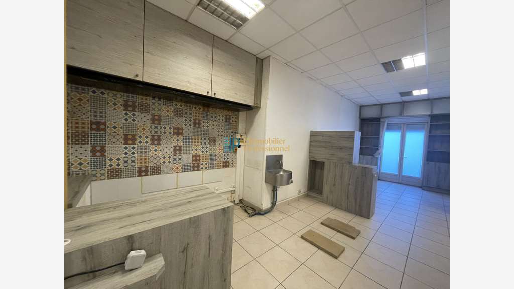 LOCAL COMMERCIAL - 143m² - LORIENT
