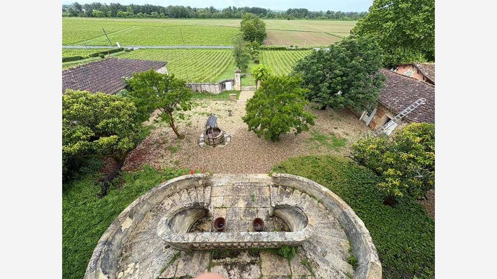 AV château 1100m² potentiel événementiel à Loupiac