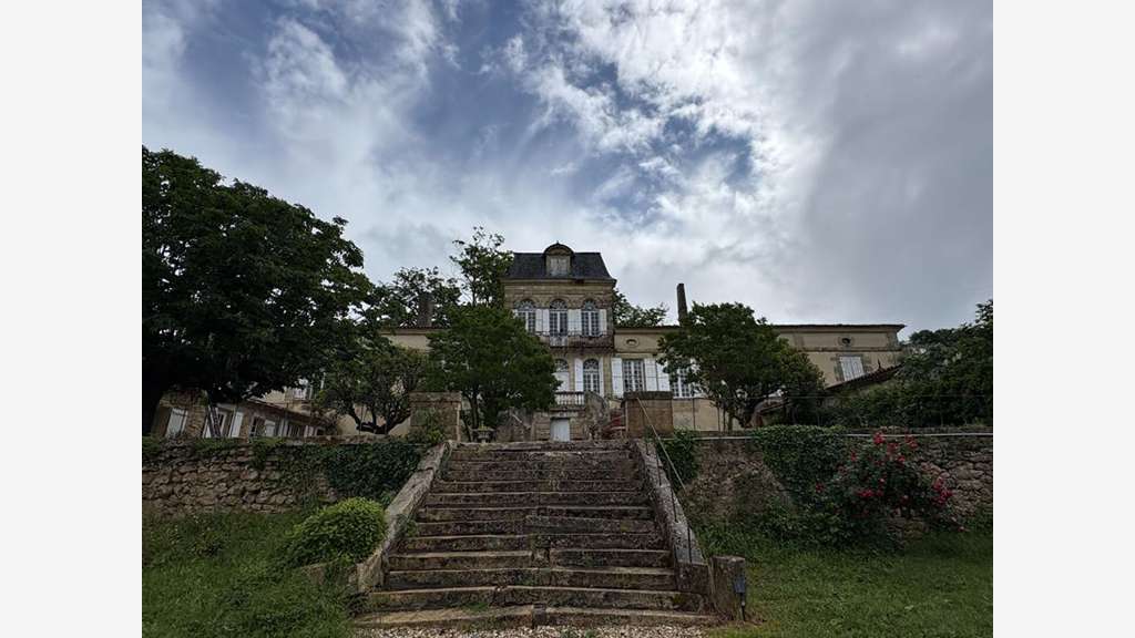 AV château 1100m² potentiel événementiel à Loupiac
