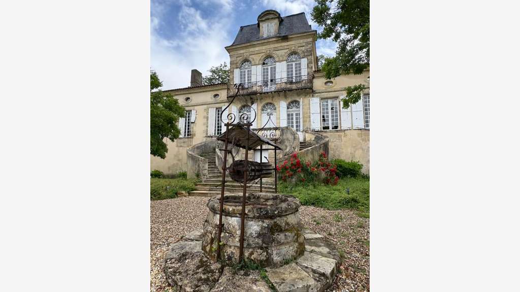 AV château 1100m² potentiel événementiel à Loupiac