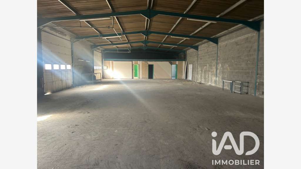 Local commercial à Lucenay-Lès-Aix