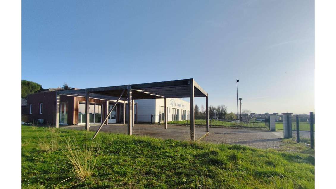 Vente ancien centre aquatique 566m² à Lugon