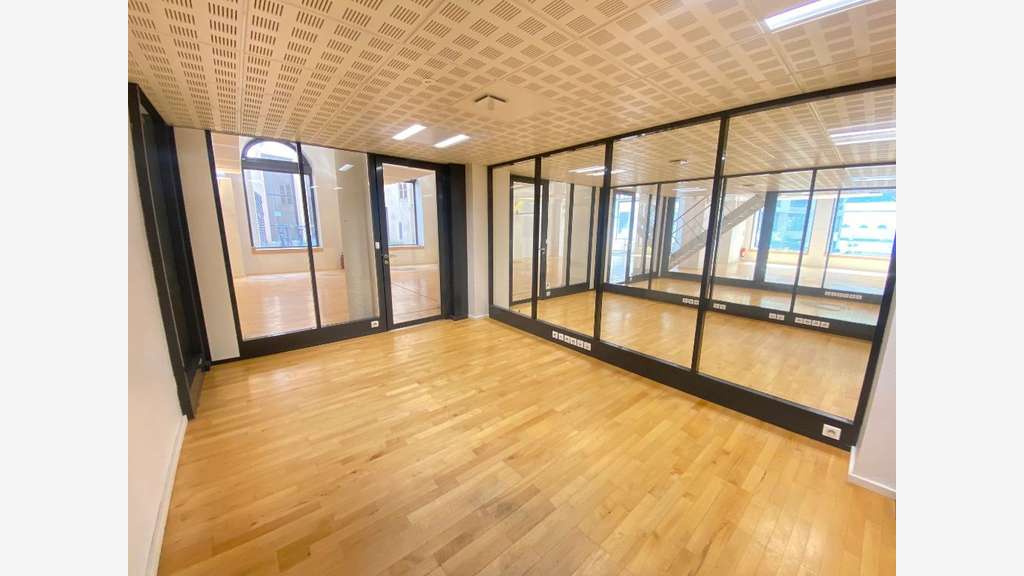 Bureaux divisibles de 920m² à vendre à Lyon 1