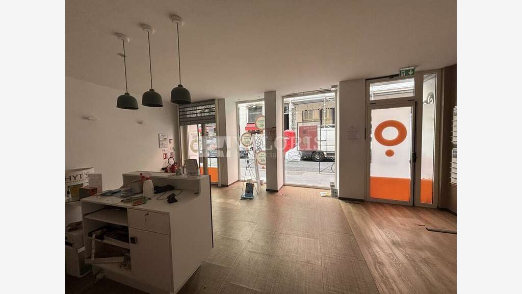 AV local commercial 130m² à Lyon 2e République