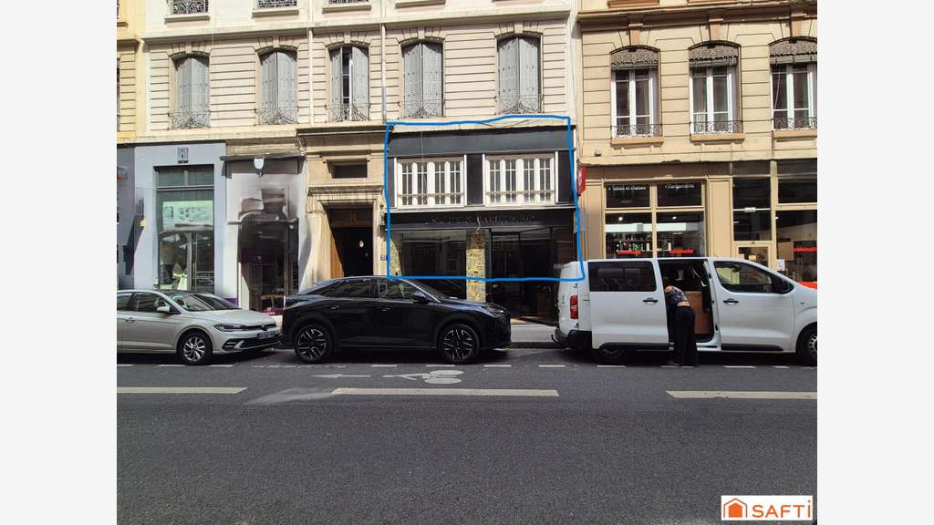 LOCAL Commercial avec entresol
