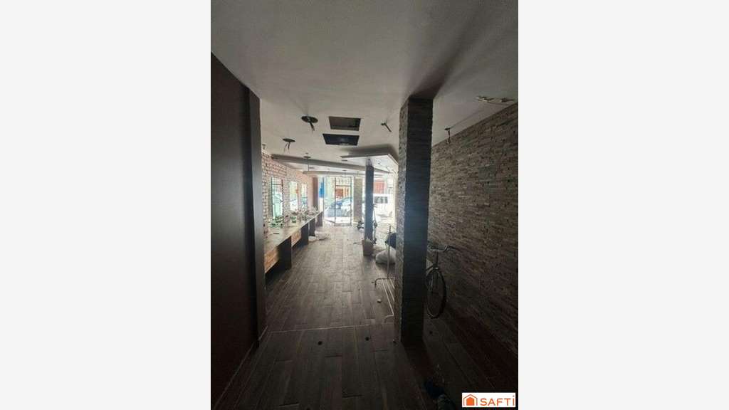 LOCAL Commercial avec entresol