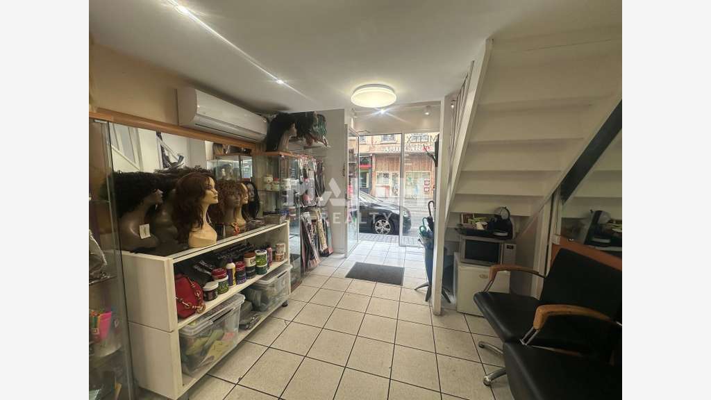 LOCAL COMMERCIAL - À VENDRE - 39 m² - LYON 7