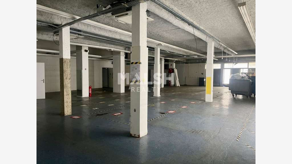 Location local commercial 574m² à Lyon 8e