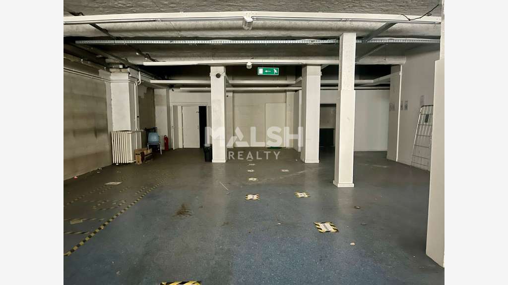 Location local commercial 574m² à Lyon 8e