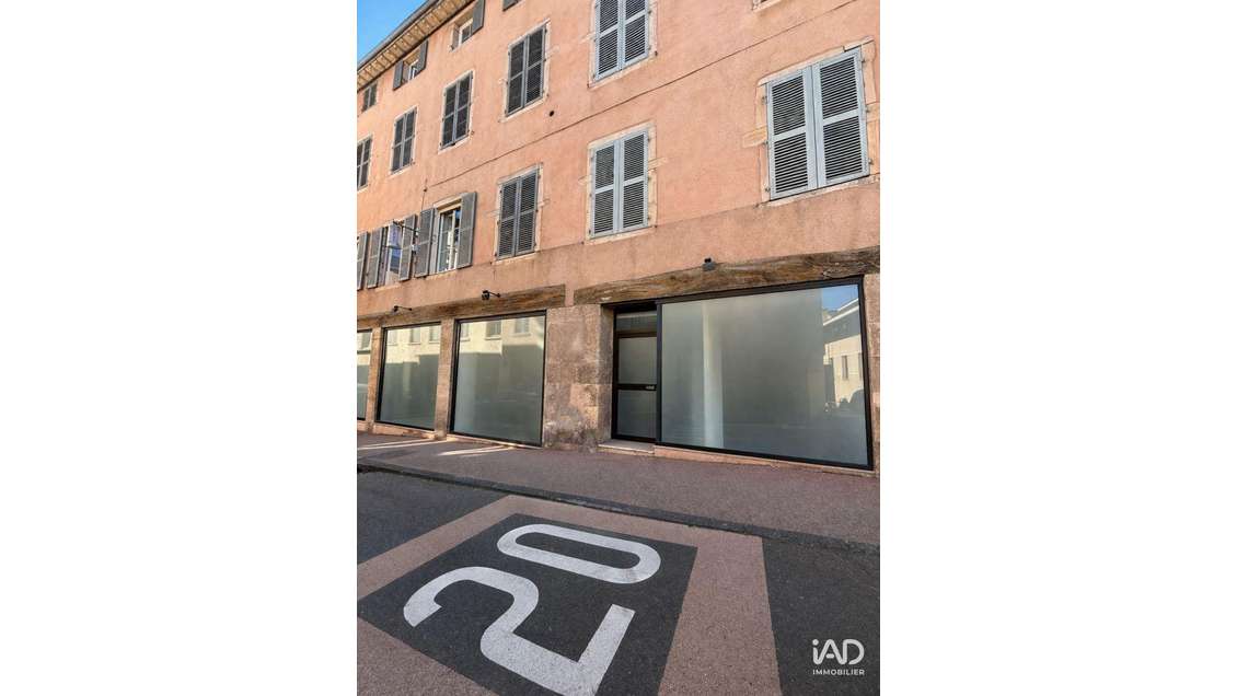 Vente local commercial 184m² à Mâcon centre