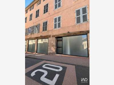 Vente local commercial 184m² à Mâcon centre