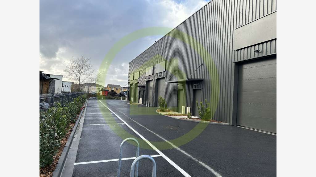 AV local commercial 93m² Marcheprime proche gare