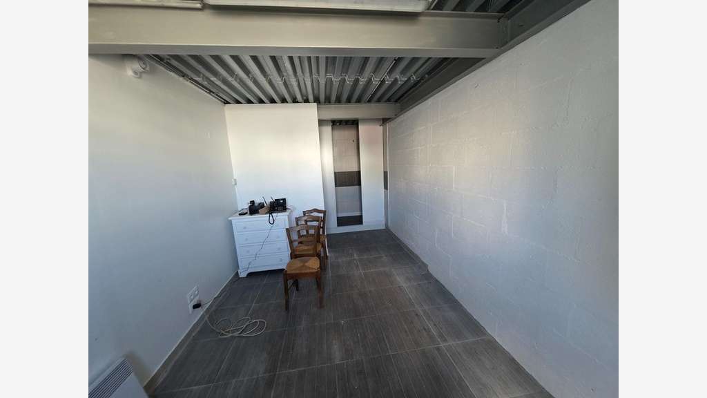 A vendre bâtiment mixte 383m² en ZA à Marennes
