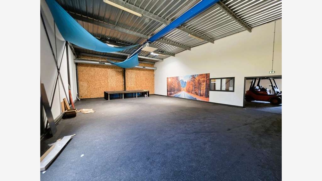 A vendre bâtiment mixte 383m² en ZA à Marennes