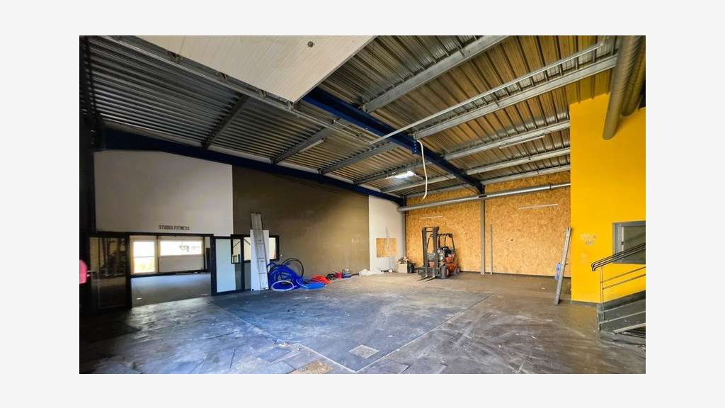 A vendre bâtiment mixte 383m² en ZA à Marennes