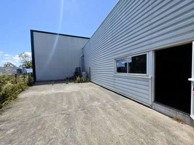 A vendre bâtiment mixte 383m² en ZA à Marennes