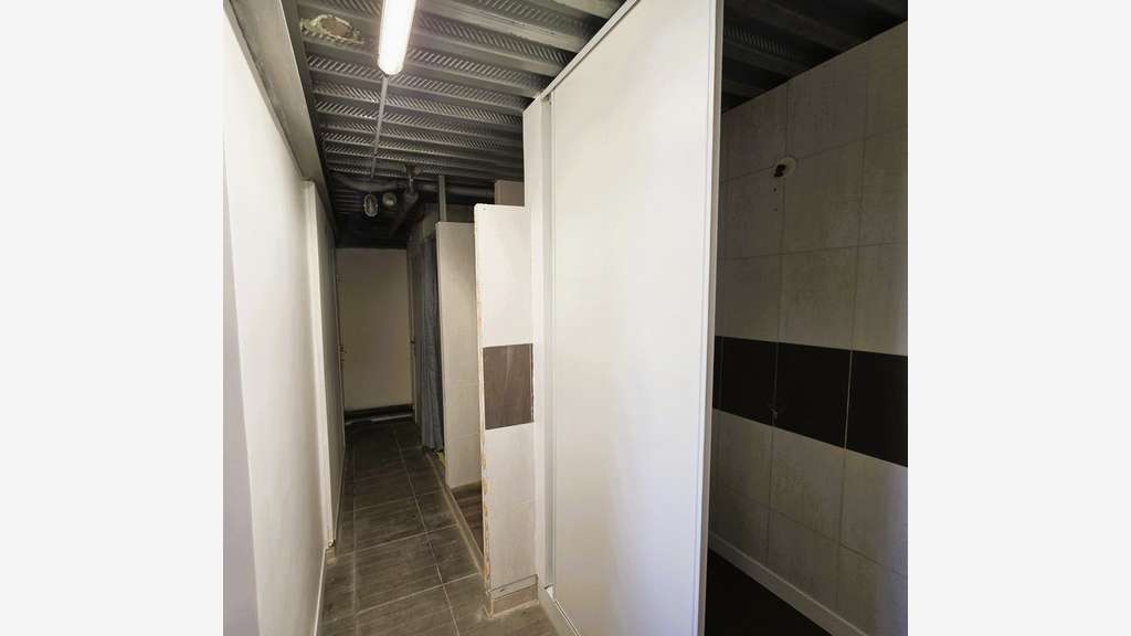 A vendre bâtiment mixte 383m² en ZA à Marennes