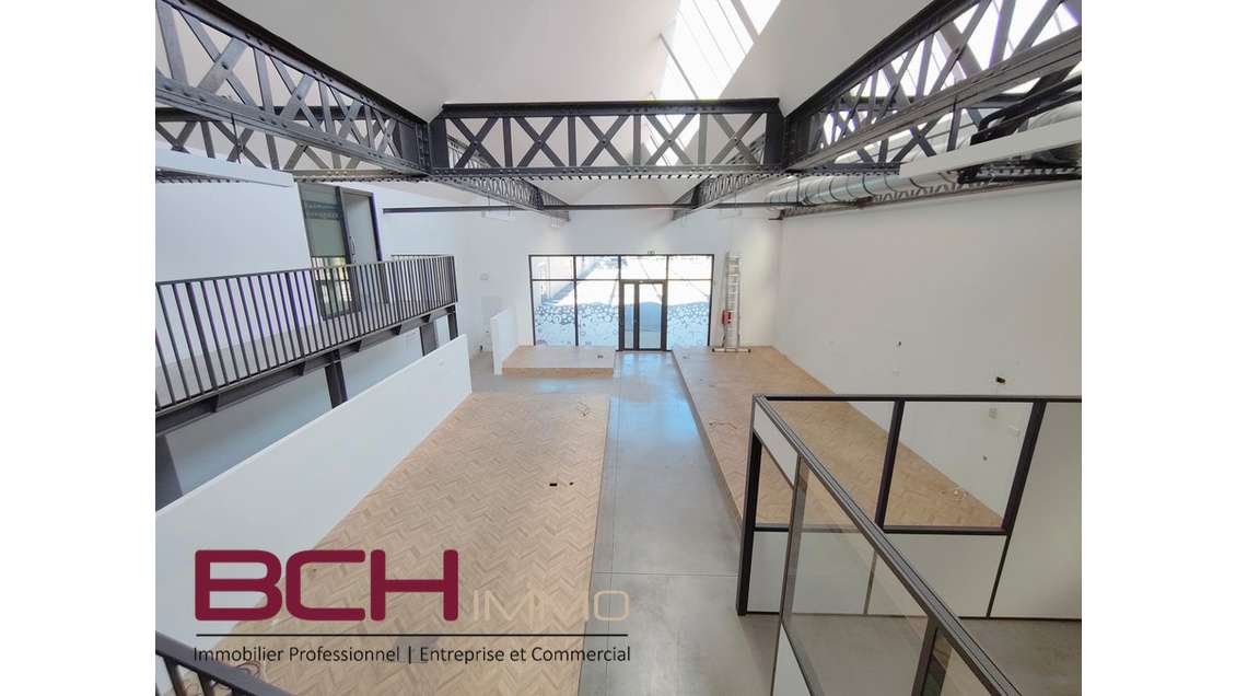 Vente local avec bureaux + parking à Marseille 10e