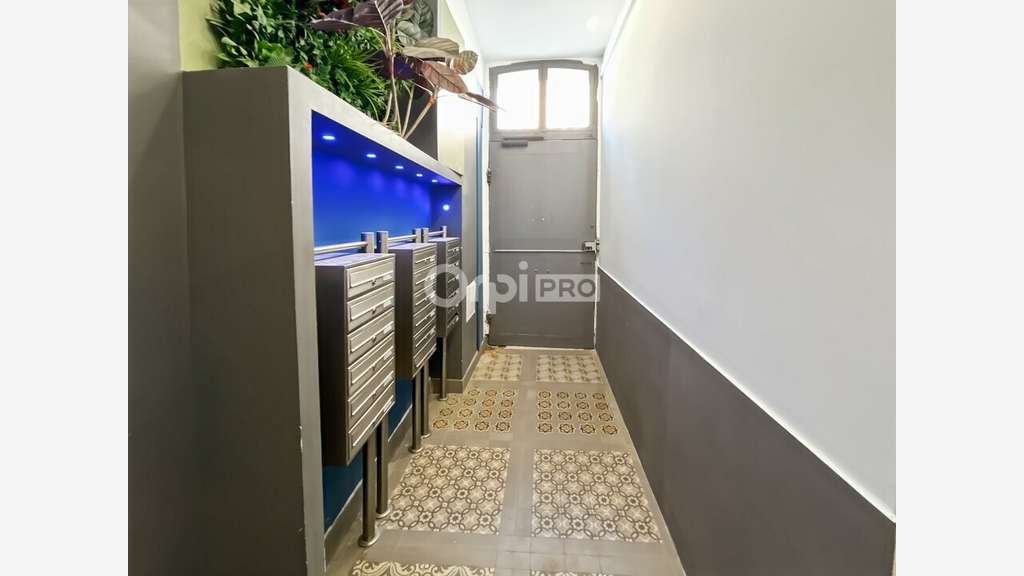 AV local commercial 35m² Marseille 02 empl strat