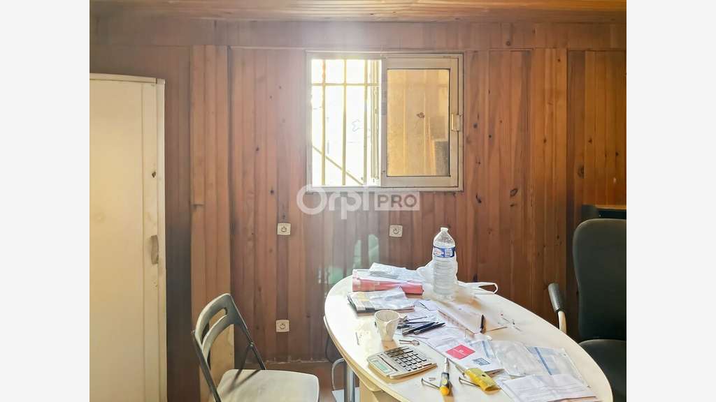 AV local commercial 35m² Marseille 02 empl strat