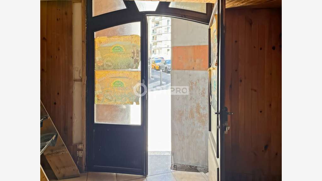 AV local commercial 35m² Marseille 02 empl strat