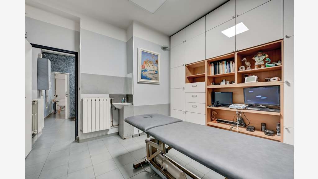 Vente local commercial 340m² à Marseille 4ème