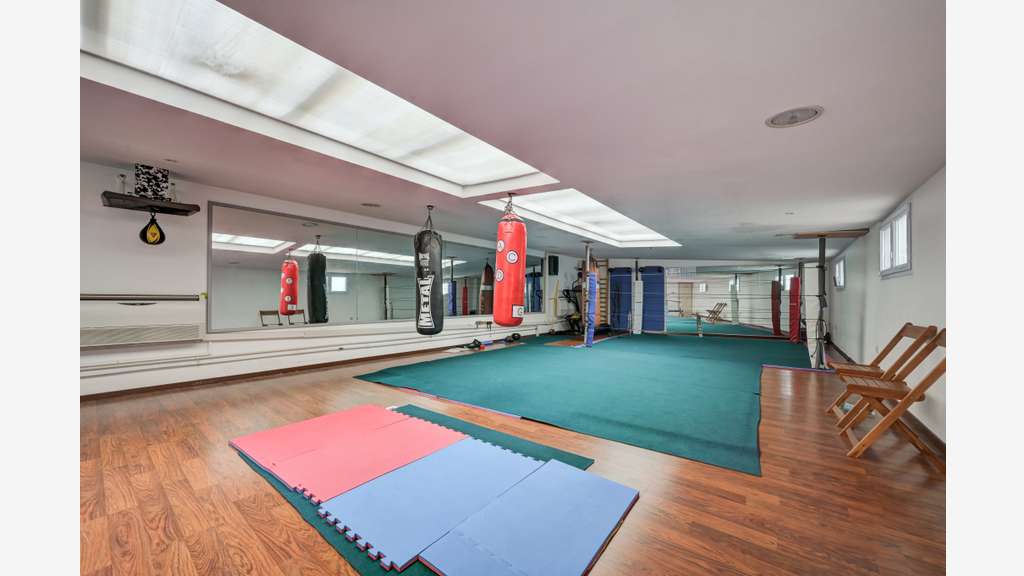 Vente local commercial 340m² à Marseille 4ème
