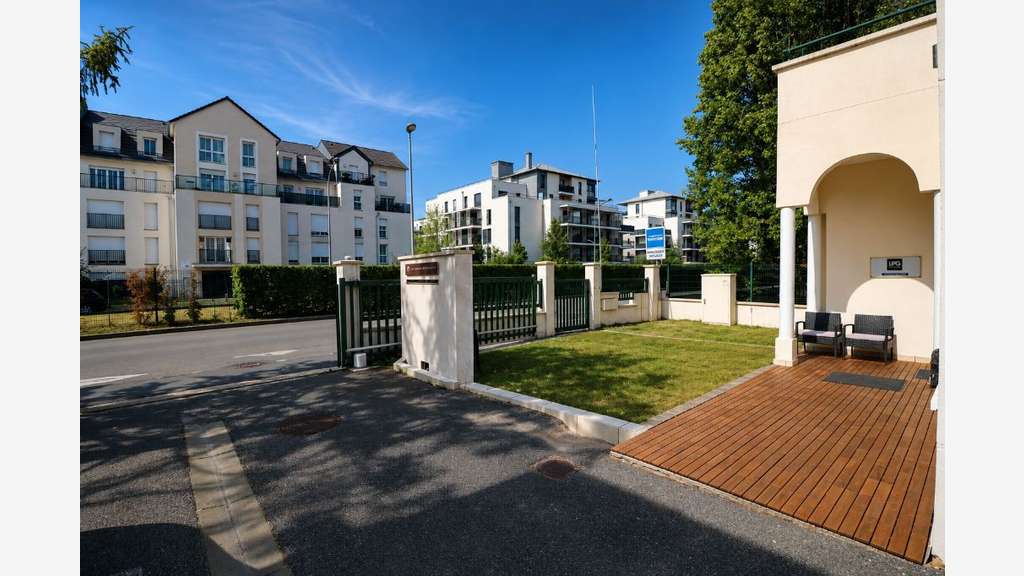 Vente ensemble immo mixte de 735m² à Maurepas