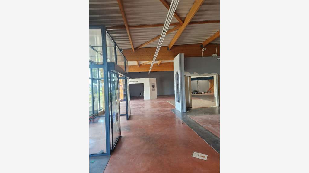 AV ensemble immobilier de 1550m² en Mayenne