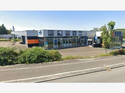 AV ensemble immobilier de 1550m² en Mayenne