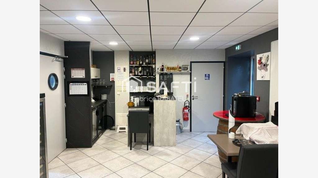 Vente murs auberge restaurant de 230m² à Mazaye