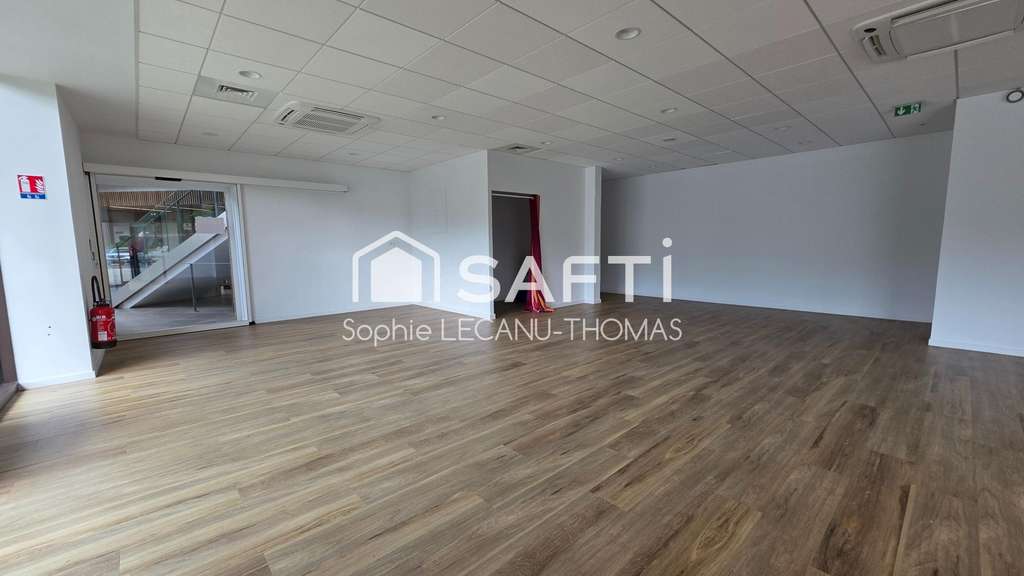 Local professionnel 138m² à vendre à Mées D824
